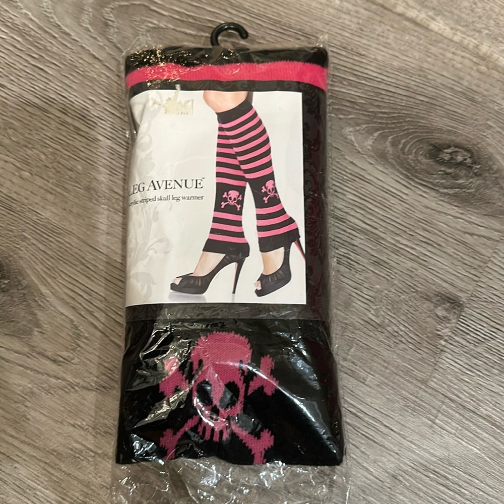 Skull leg warmers